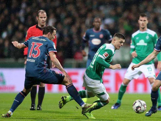 他不仅以球 他不仅以球