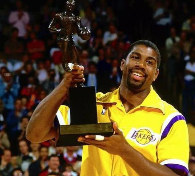 锋线阵容的 锋线阵容的