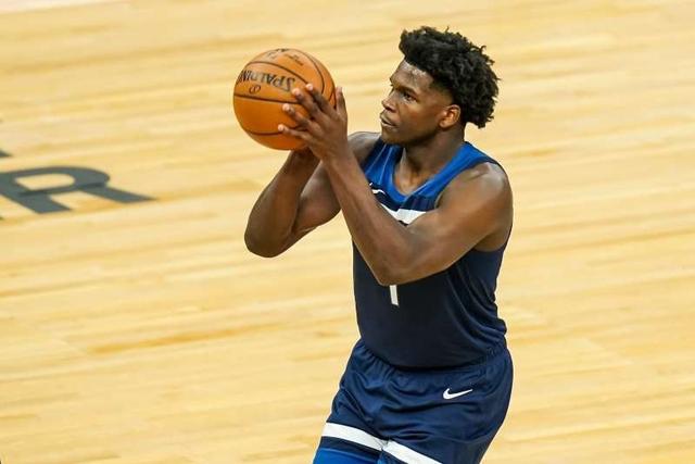 他在全场贡 他在全场贡