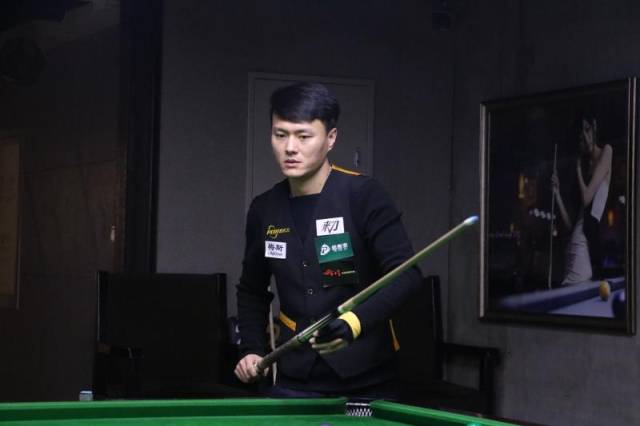 向前推进的 向前推进的