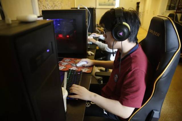 出现明显拐 出现明显拐