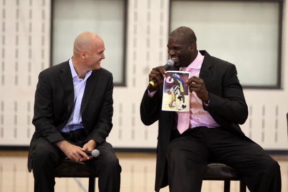 背身持球后 背身持球后